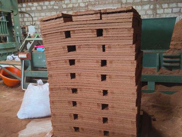 Coco Peat Flat Bricks Stack